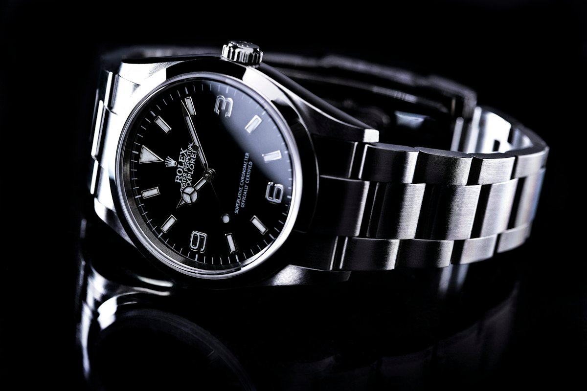 Reloj para hombre barato de acero plateado y negro